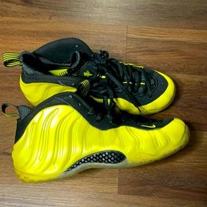Nike foamposite “Wu Tang” Killa bee edition